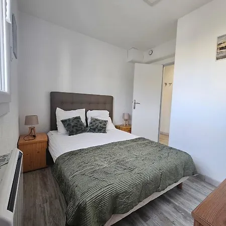 La Fleur De Roseau 200m De La 300 M Des Commerces Le Grau-du-Roi